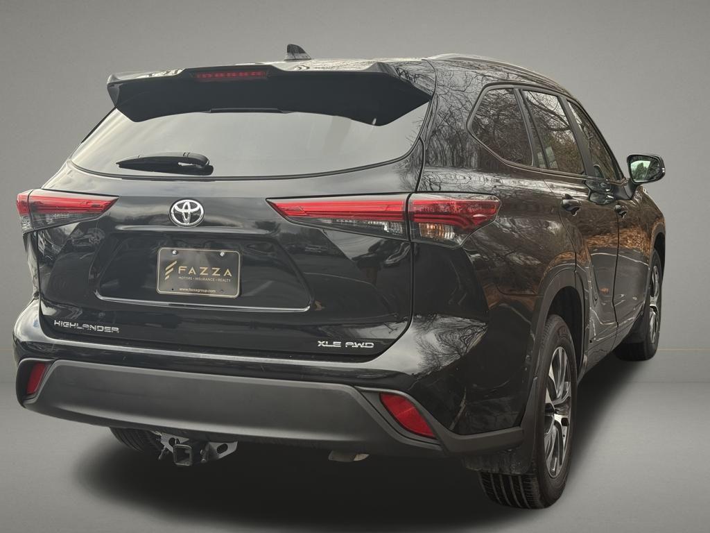 used 2023 Toyota Highlander car, priced at $31,699