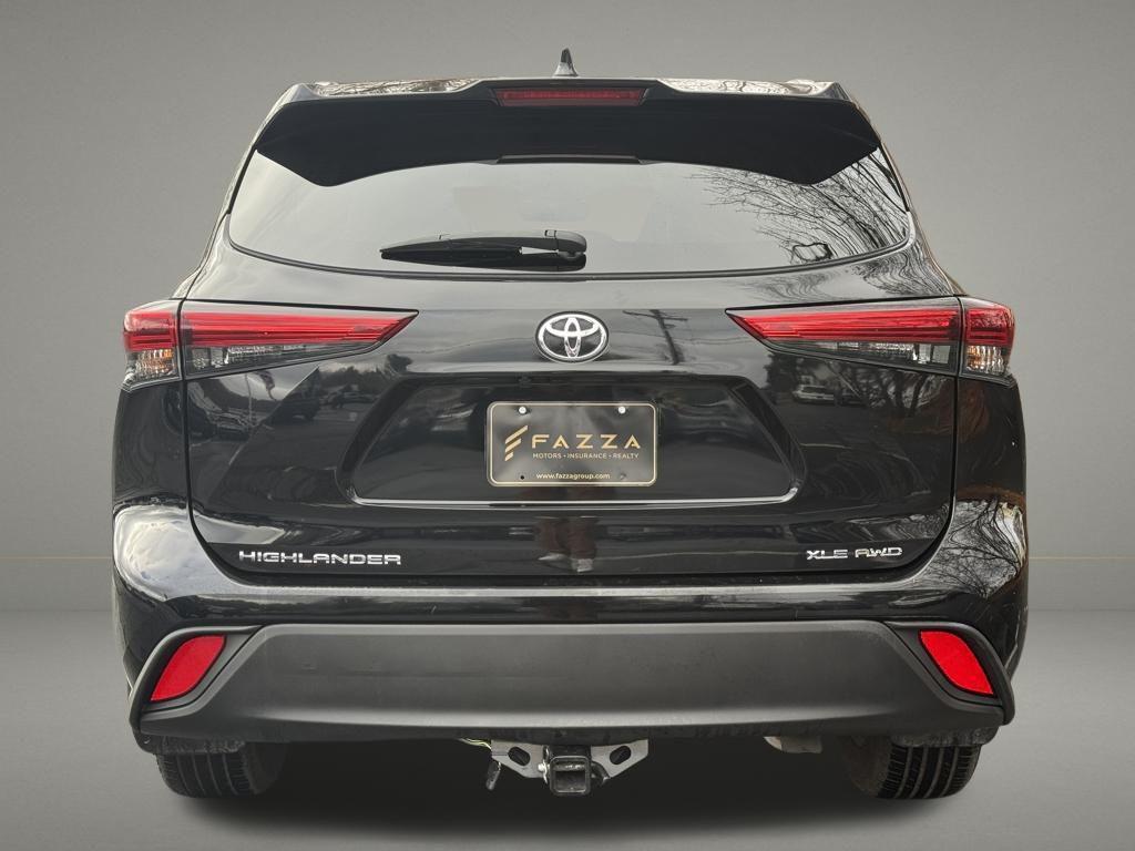 used 2023 Toyota Highlander car, priced at $31,699
