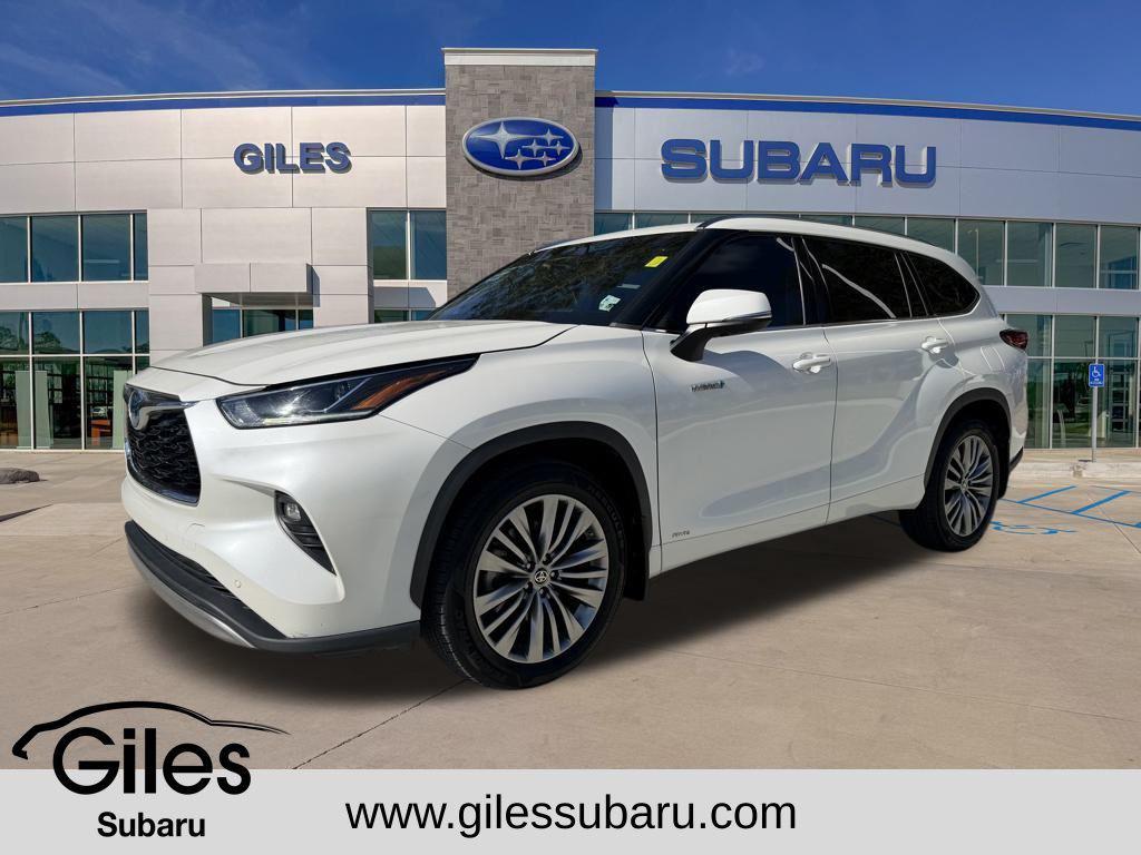 used 2020 Toyota Highlander Hybrid car, priced at $31,999