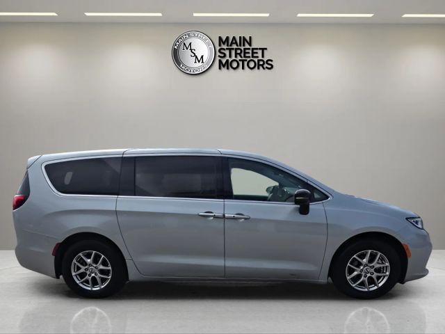 used 2024 Chrysler Pacifica car, priced at $31,800