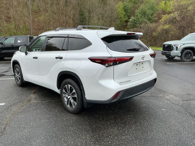 used 2025 Toyota Highlander car, priced at $43,299
