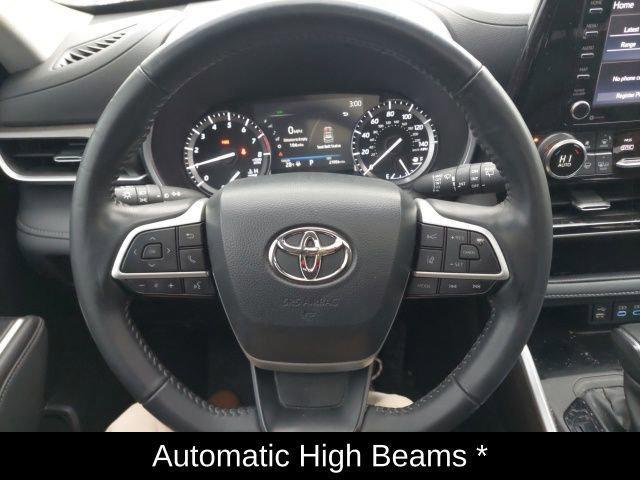 used 2022 Toyota Highlander car, priced at $35,600