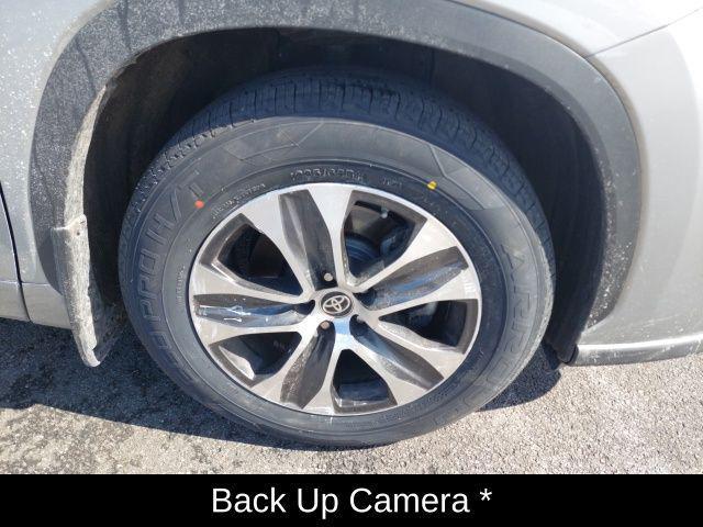 used 2024 Toyota Highlander car, priced at $39,995