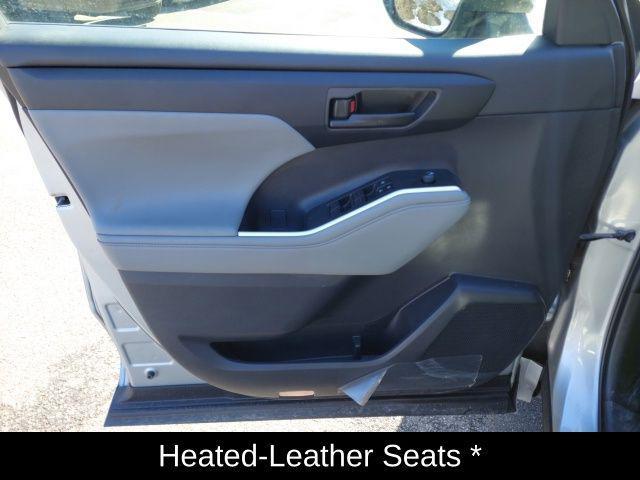 used 2024 Toyota Highlander car, priced at $39,995
