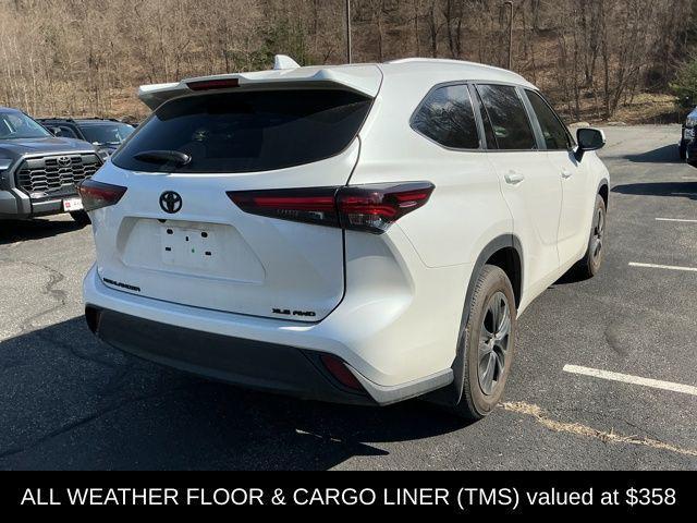 used 2024 Toyota Highlander car, priced at $41,995