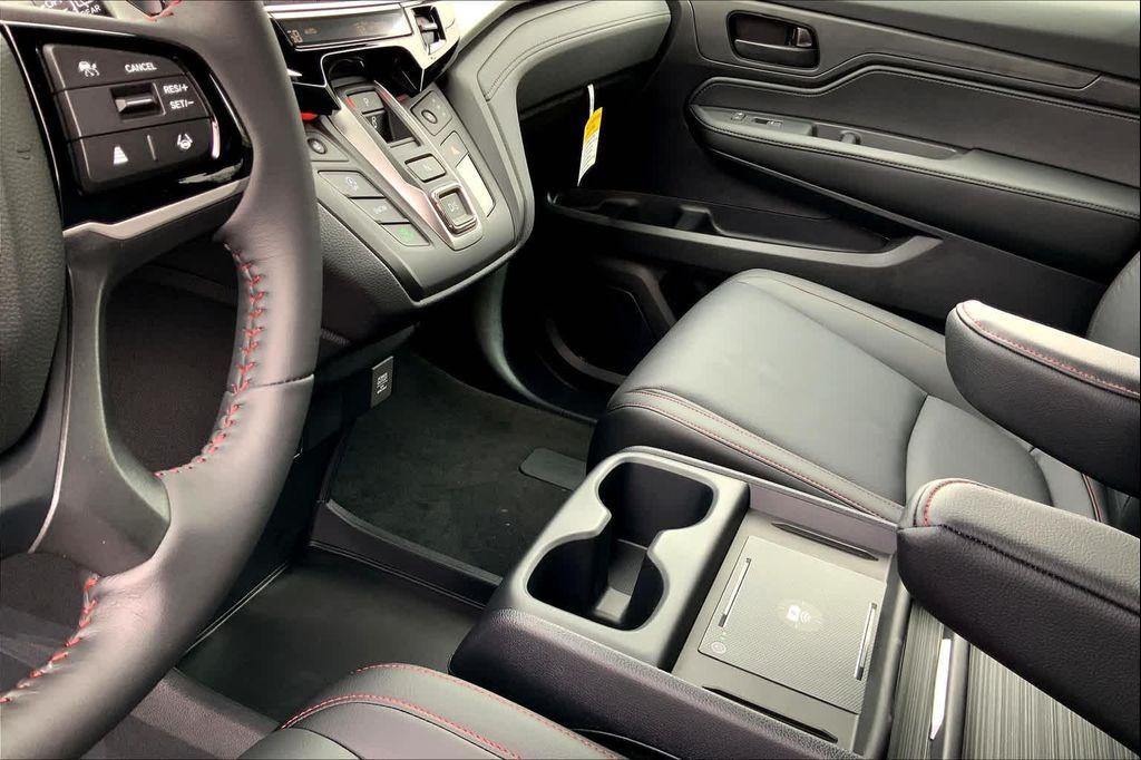 new 2025 Honda Odyssey car, priced at $42,983