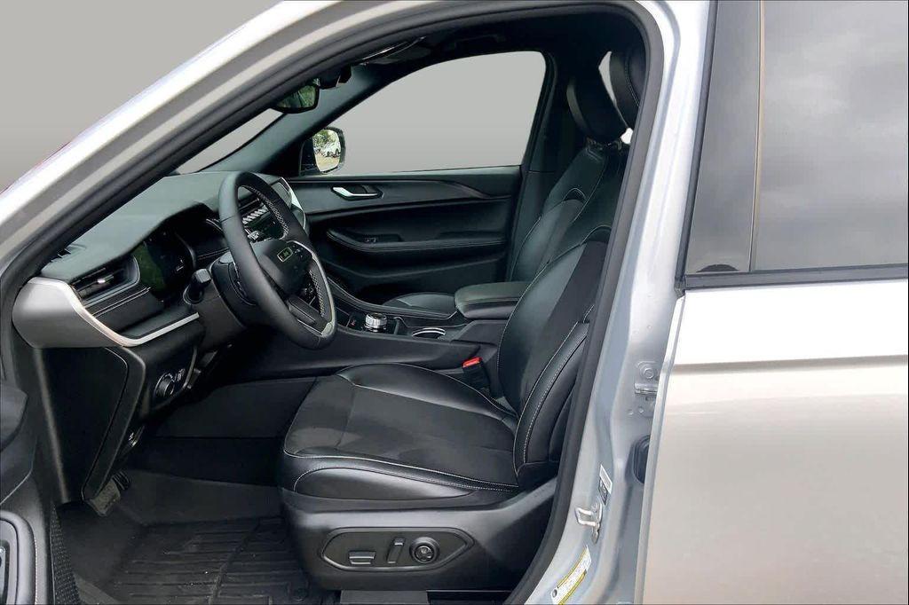 used 2024 Jeep Grand Cherokee car, priced at $27,343
