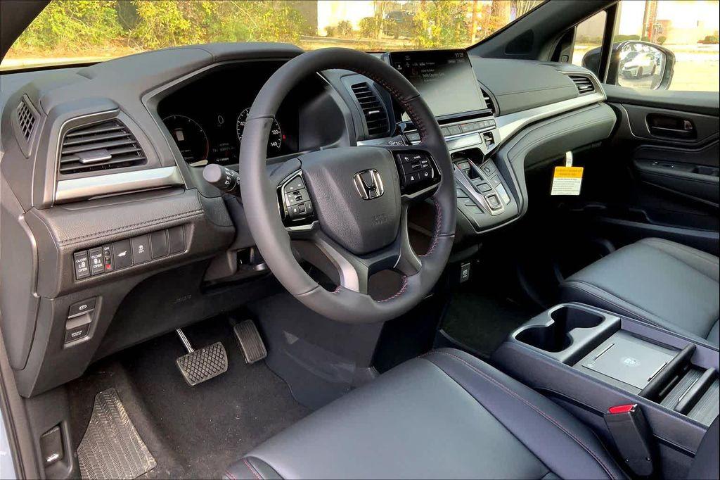 new 2026 Honda Odyssey car, priced at $43,779