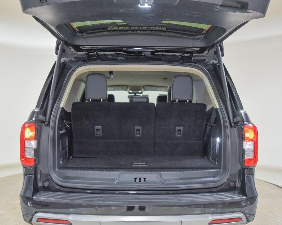 used 2023 Ford Expedition car, priced at $40,000