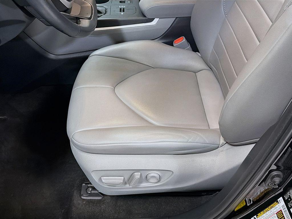 used 2023 Toyota Highlander Hybrid car, priced at $38,982