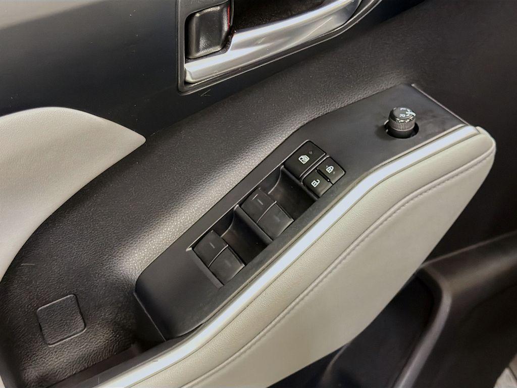 used 2023 Toyota Highlander Hybrid car, priced at $38,982
