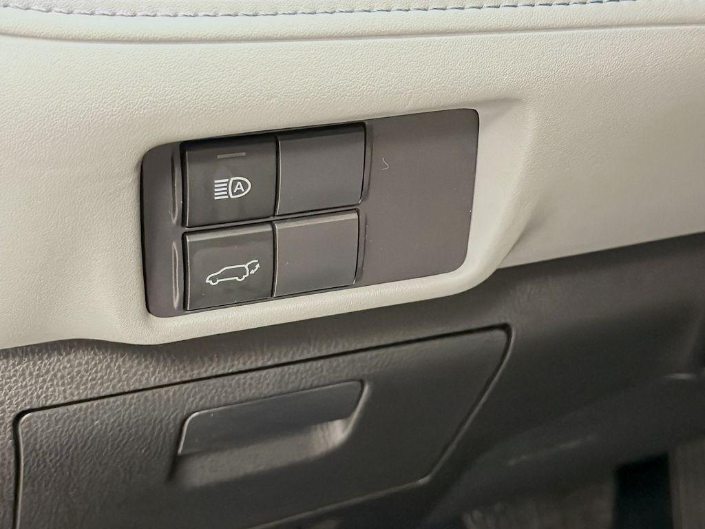 used 2023 Toyota Highlander Hybrid car, priced at $38,982