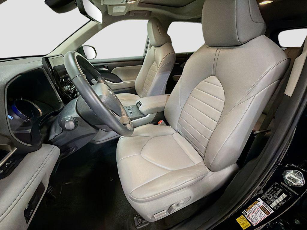 used 2023 Toyota Highlander Hybrid car, priced at $38,982