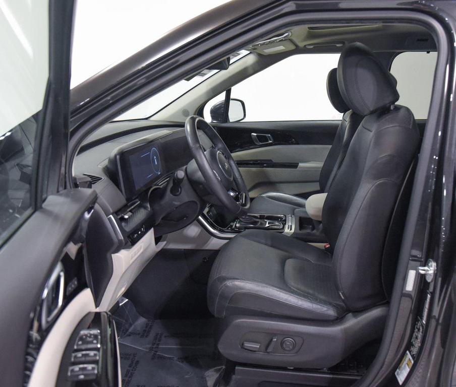 used 2024 Kia Carnival car, priced at $36,889