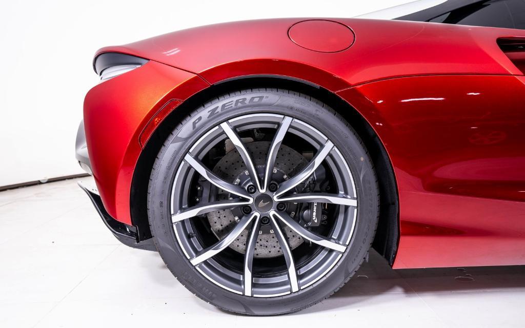 new 2025 McLaren Artura car, priced at $340,050