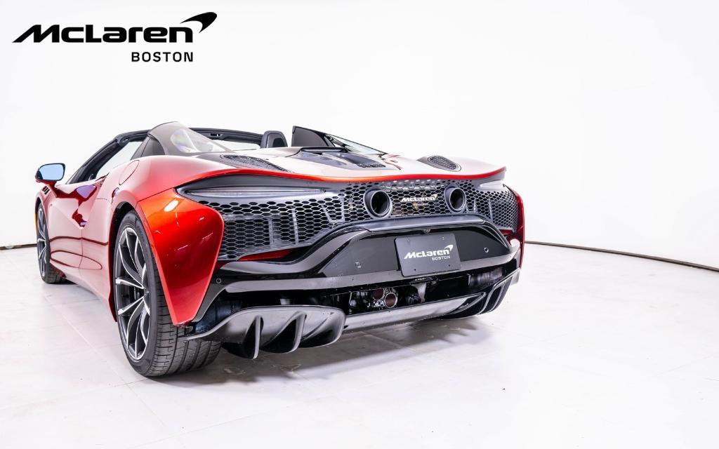 new 2025 McLaren Artura car, priced at $340,050