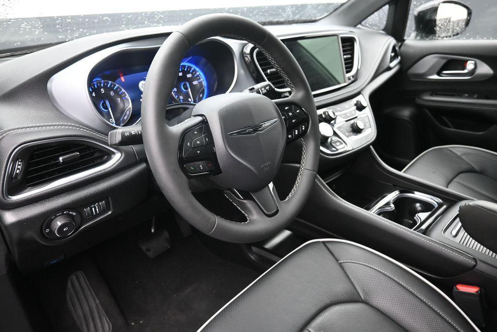 used 2026 Chrysler Pacifica car, priced at $39,717