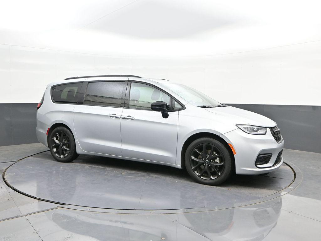 used 2026 Chrysler Pacifica car, priced at $39,717