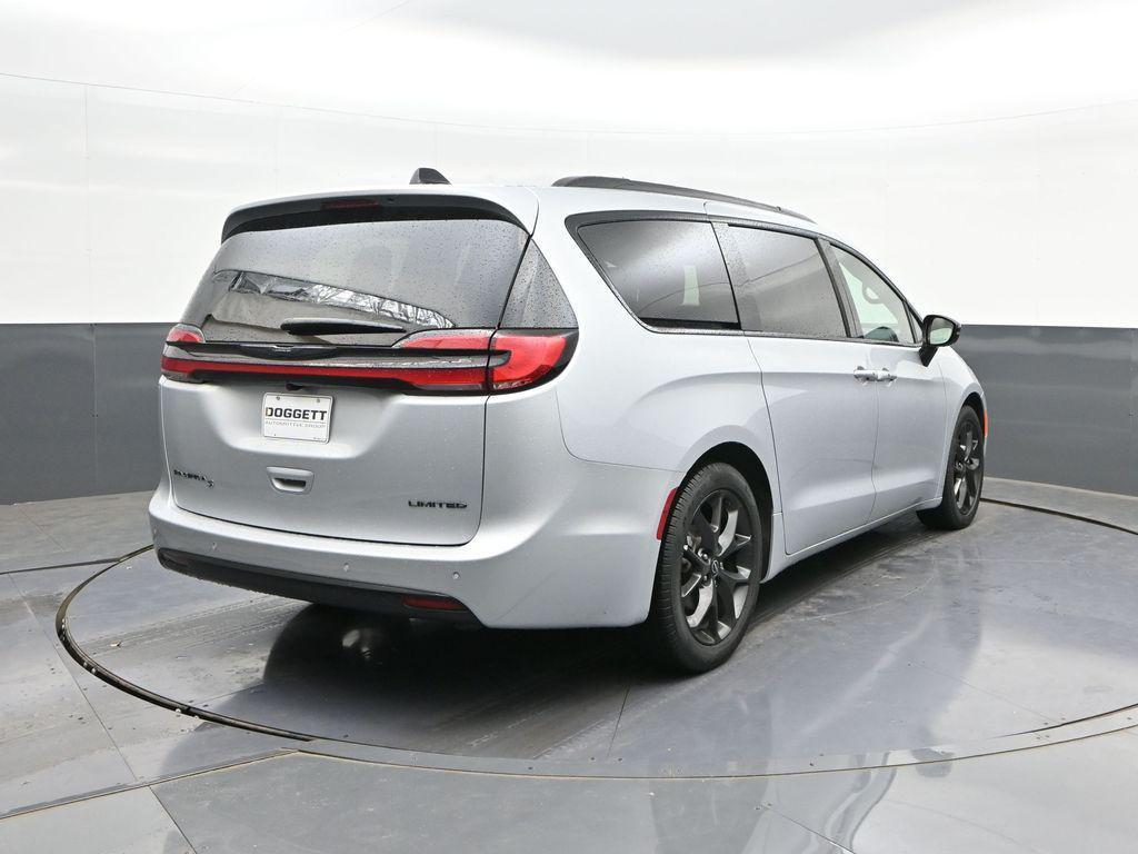 used 2026 Chrysler Pacifica car, priced at $39,717