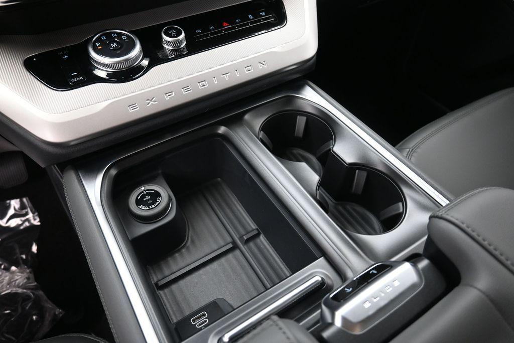 new 2026 Ford Expedition car, priced at $67,040