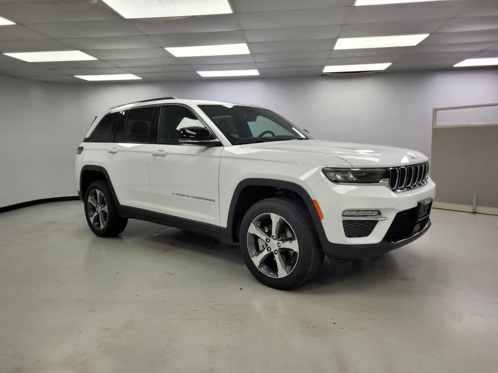 new 2025 Jeep Grand Cherokee car, priced at $45,540