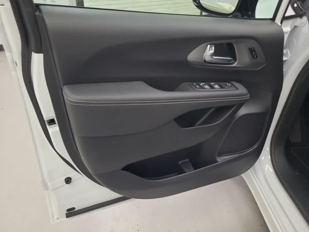 new 2026 Chrysler Pacifica car, priced at $45,685