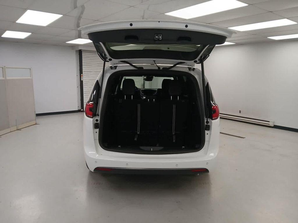 new 2026 Chrysler Pacifica car, priced at $45,685