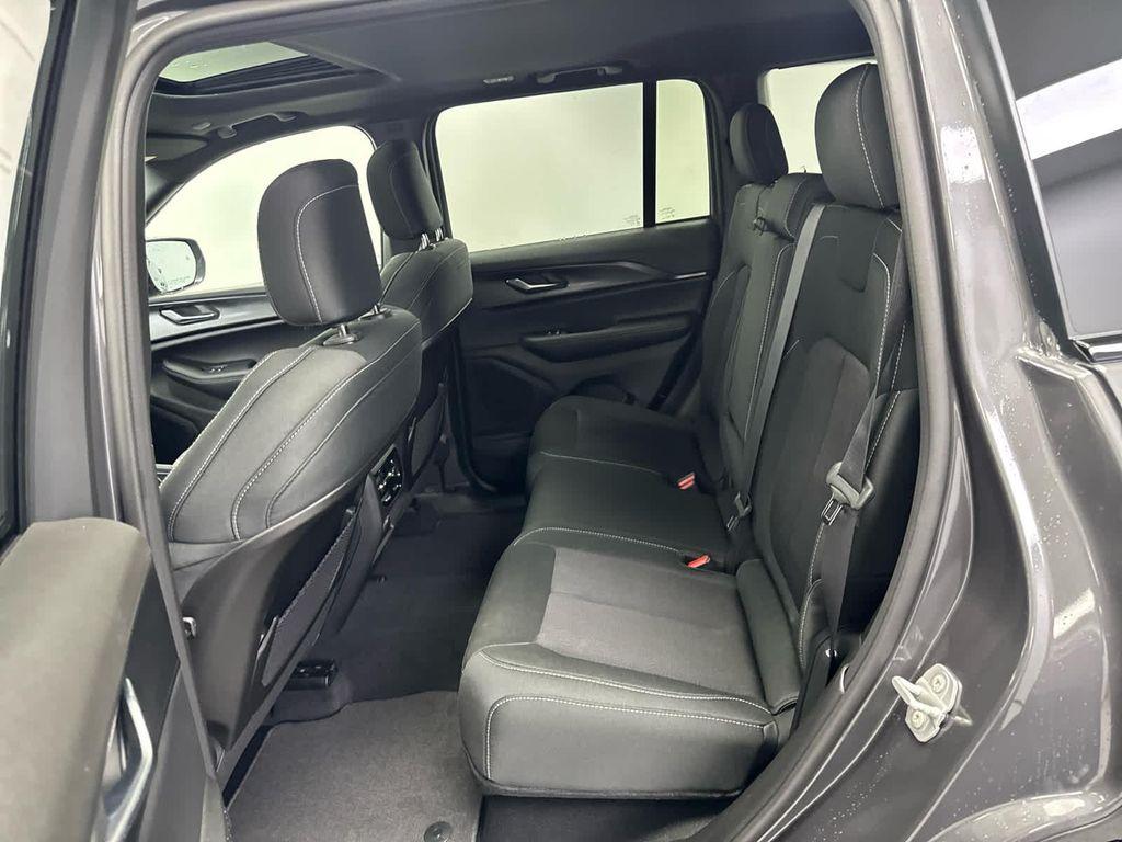 new 2025 Jeep Grand Cherokee car, priced at $39,420