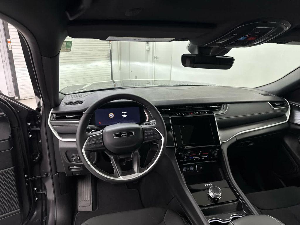 new 2025 Jeep Grand Cherokee car, priced at $39,420