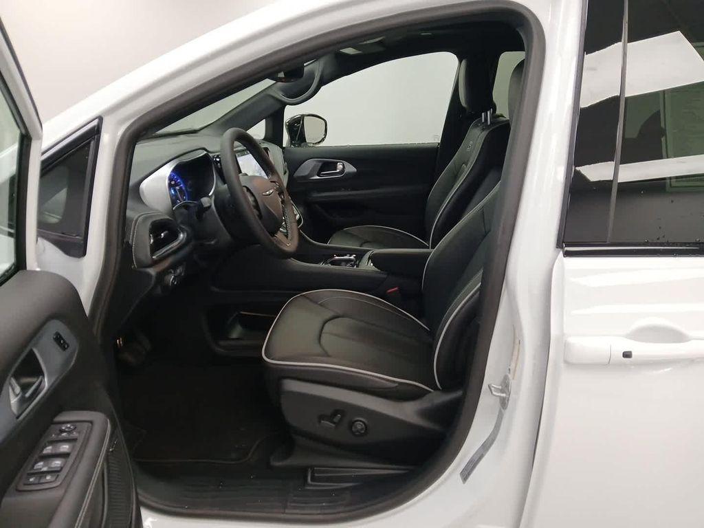 new 2026 Chrysler Pacifica car, priced at $52,795