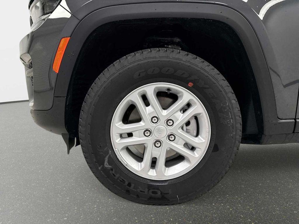 new 2025 Jeep Grand Cherokee car, priced at $38,670