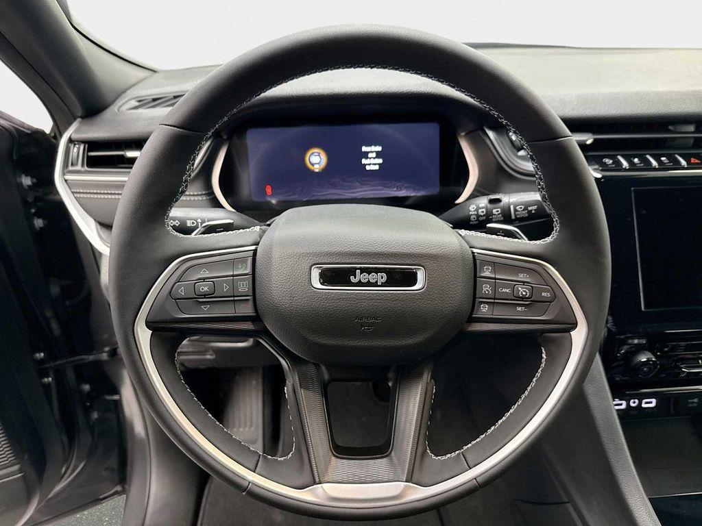 new 2025 Jeep Grand Cherokee car, priced at $38,670