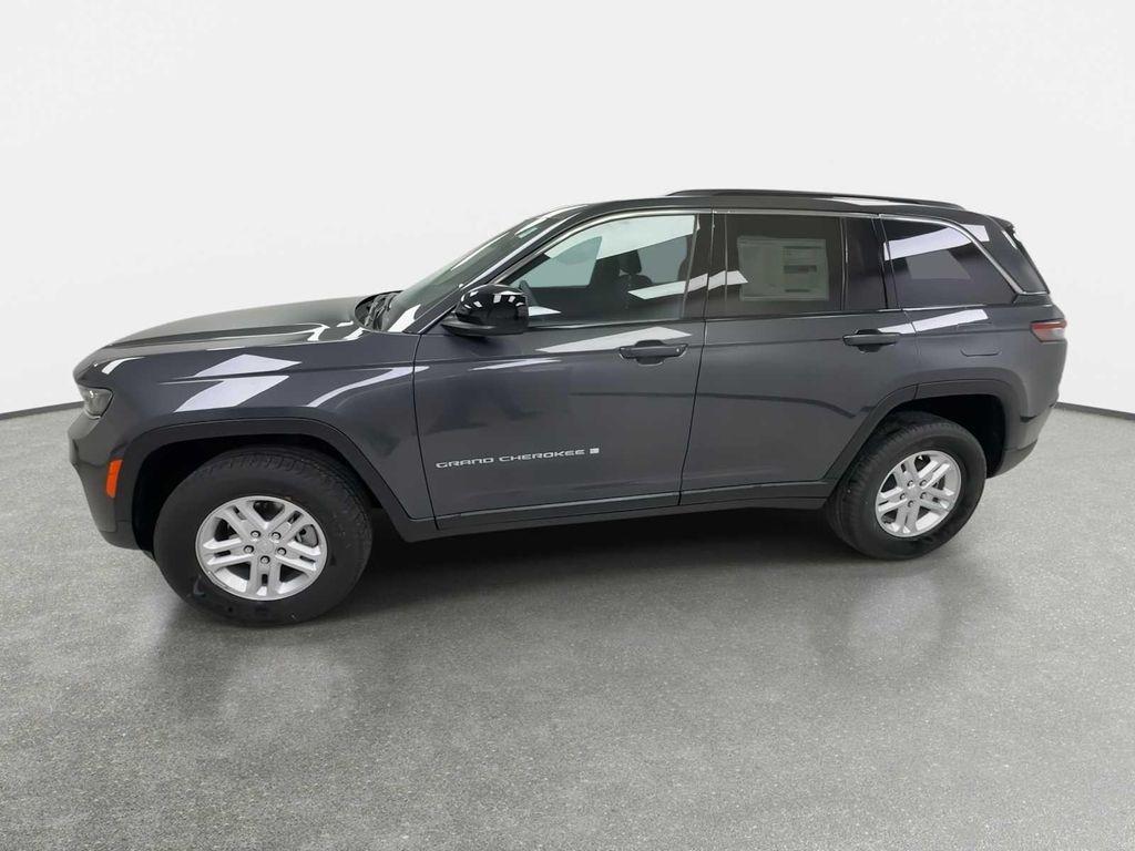 new 2025 Jeep Grand Cherokee car, priced at $38,670