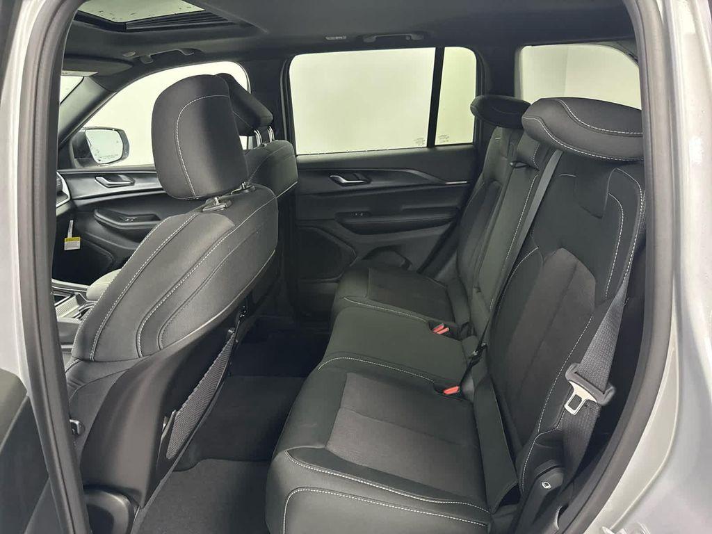 new 2025 Jeep Grand Cherokee car, priced at $39,420