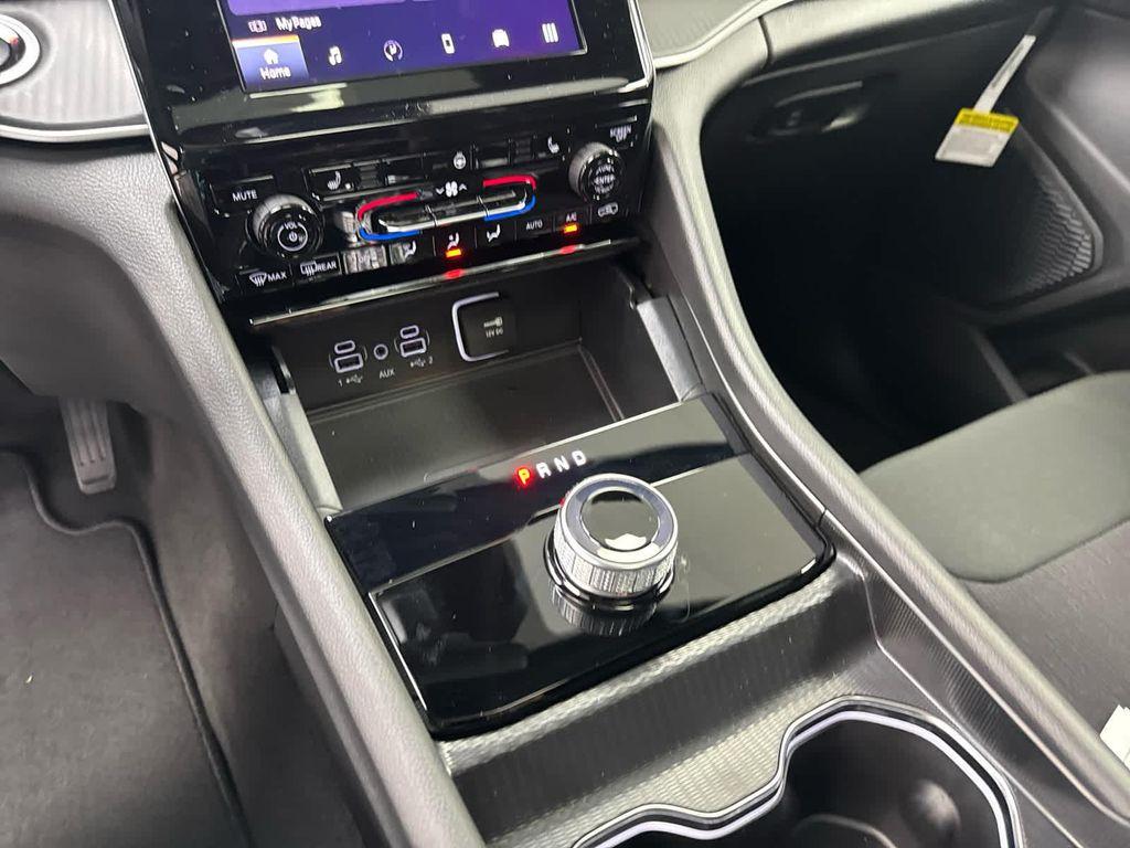 new 2025 Jeep Grand Cherokee car, priced at $39,420