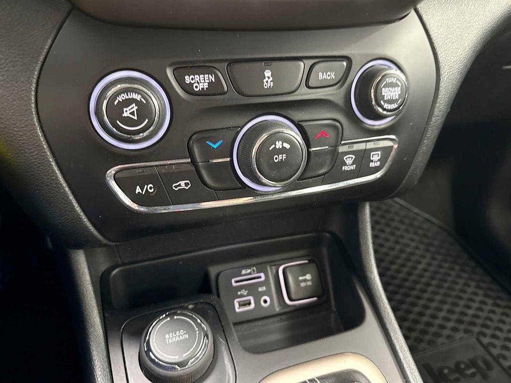 used 2015 Jeep Cherokee car, priced at $8,990