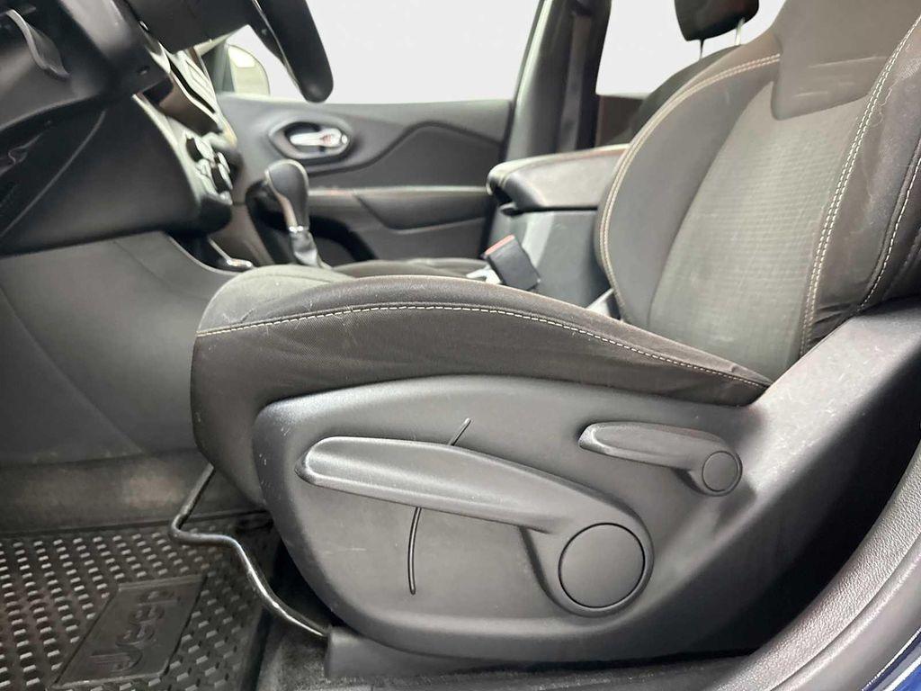 used 2015 Jeep Cherokee car, priced at $8,990