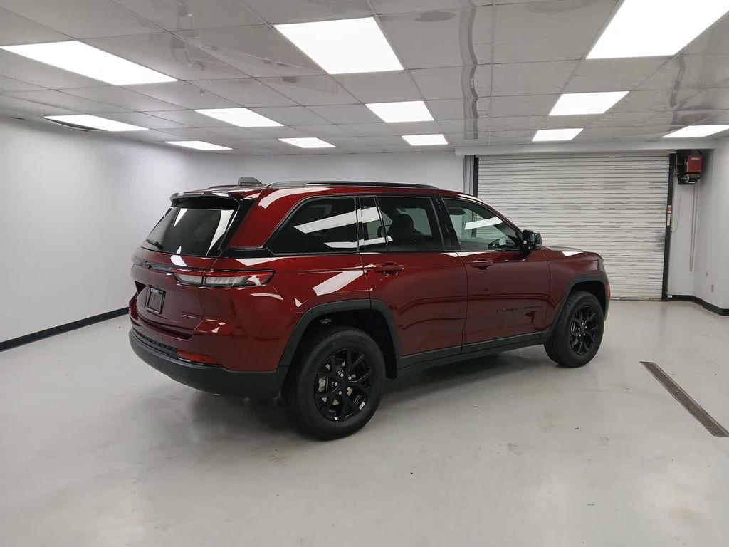 new 2025 Jeep Grand Cherokee car, priced at $41,980