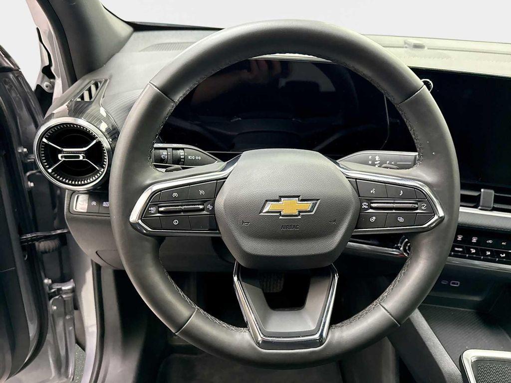 used 2025 Chevrolet Equinox car, priced at $25,490