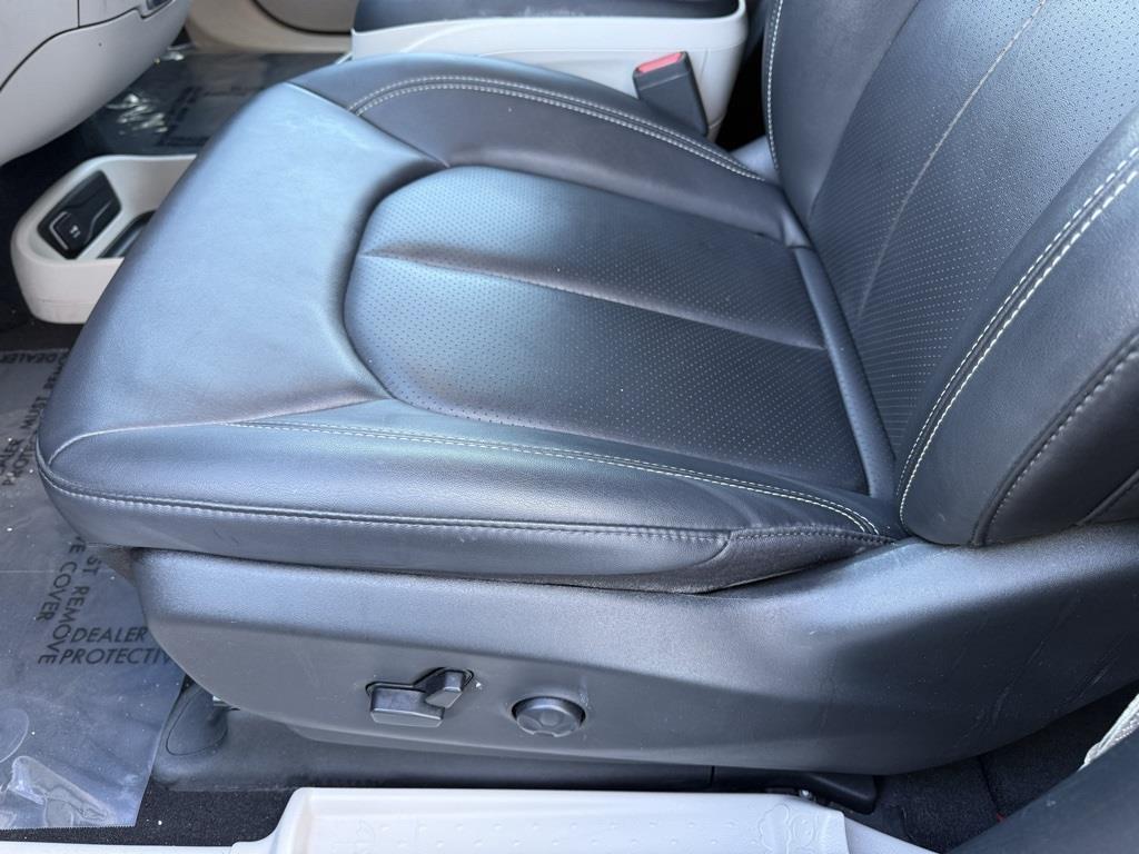 used 2024 Chrysler Pacifica car, priced at $26,549