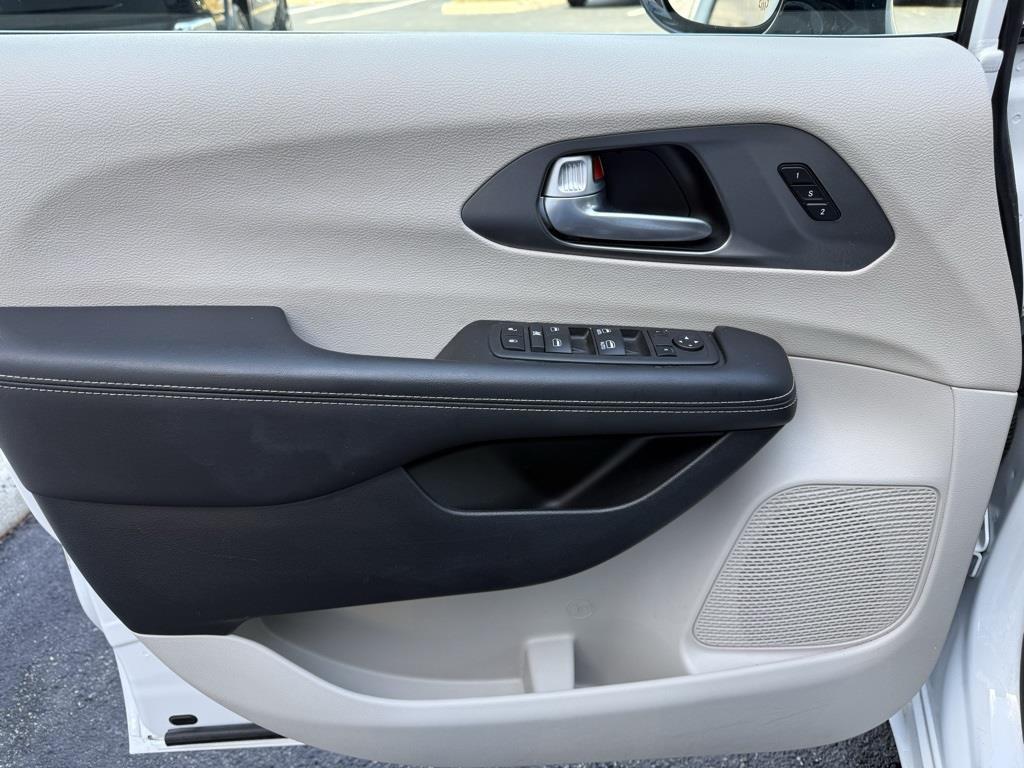 used 2024 Chrysler Pacifica car, priced at $26,549