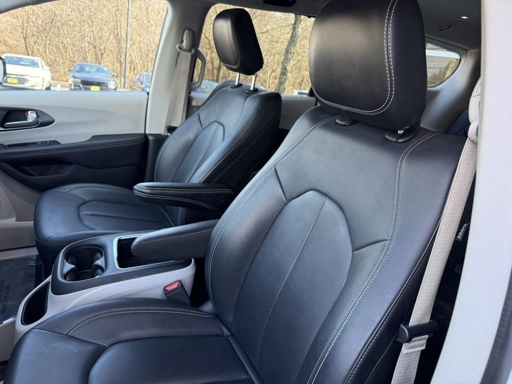 used 2024 Chrysler Pacifica car, priced at $26,939
