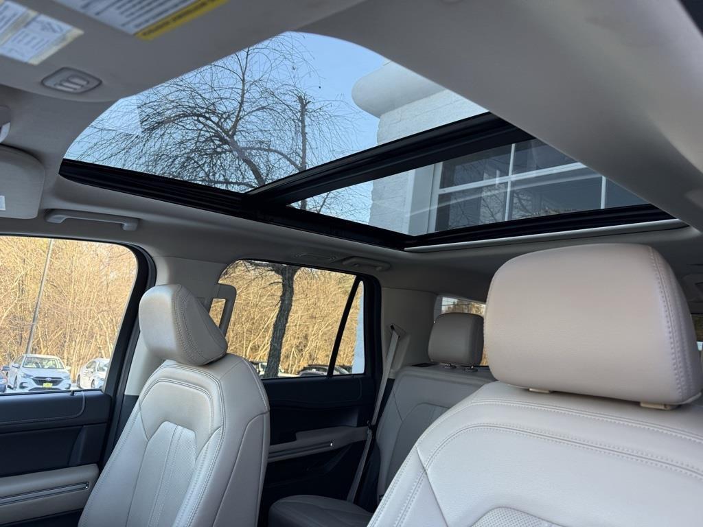 used 2024 Ford Expedition car, priced at $45,995