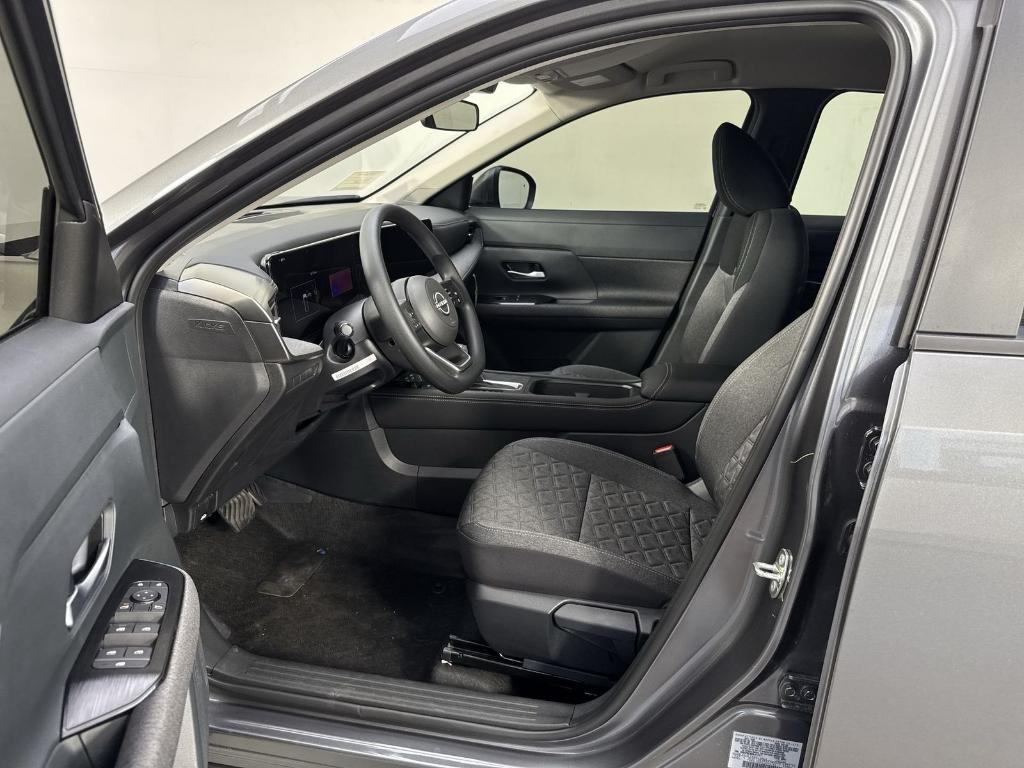 new 2025 Nissan Kicks car, priced at $23,343