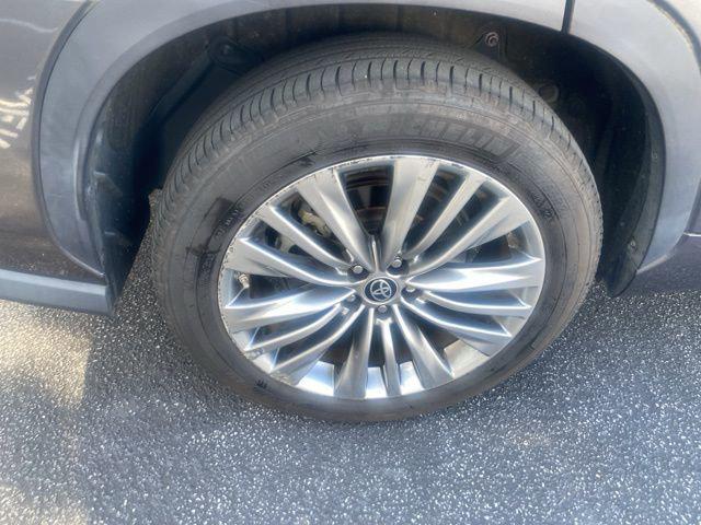 used 2022 Toyota Highlander car, priced at $38,522