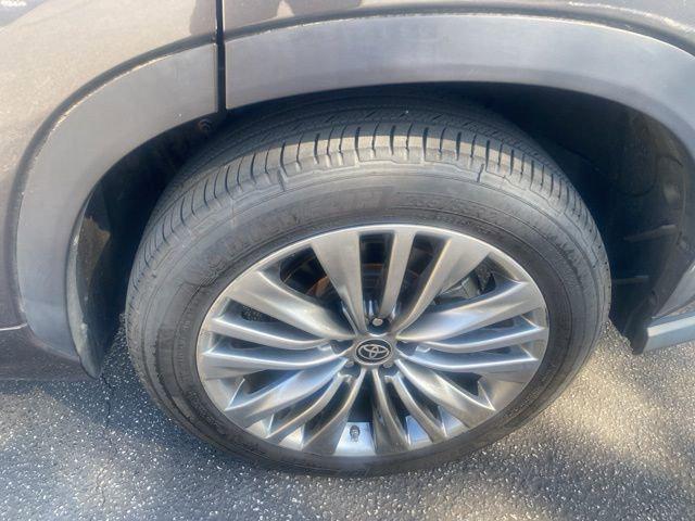 used 2022 Toyota Highlander car, priced at $38,522