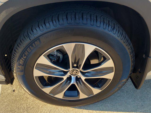 used 2023 Toyota Highlander car, priced at $36,819