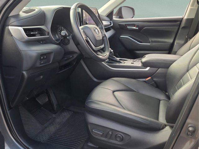 used 2024 Toyota Highlander car, priced at $35,994