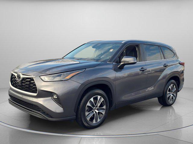 used 2024 Toyota Highlander car, priced at $32,891