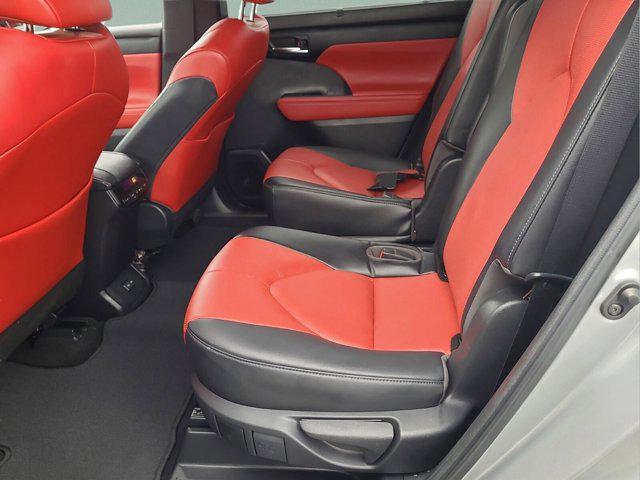 used 2023 Toyota Highlander car, priced at $36,901